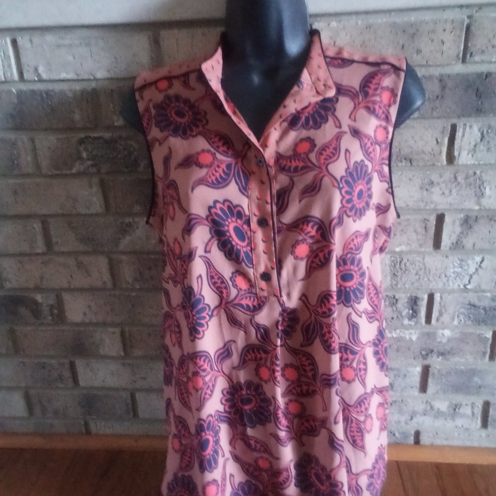 Sleeveless shirt